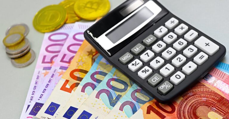 Illustration de Agirc-Arrco : Moins de pensions malgré les cotisations élevées Agirc-Arrco-pension-calculation