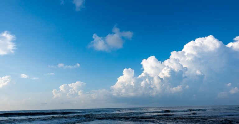 Illustration de Accident Boeing 787 : les pilotes indiens rejettent la thèse de l'erreur humaine Air-India-787-crash