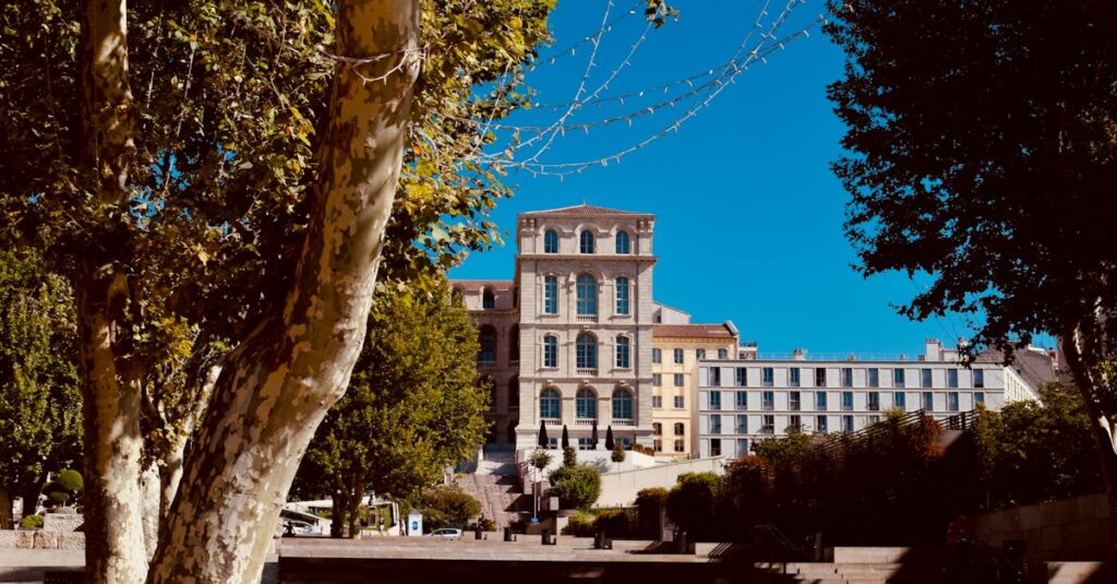 Illustration de AMU accueille 31 chercheurs américains menacés par la politique de Trump Aix-Marseille-University-campus