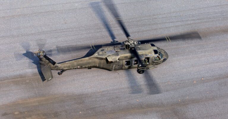 Everest-helicopter-landing