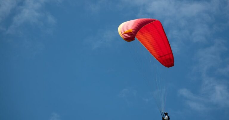 Felix-Baumgartner-paragliding