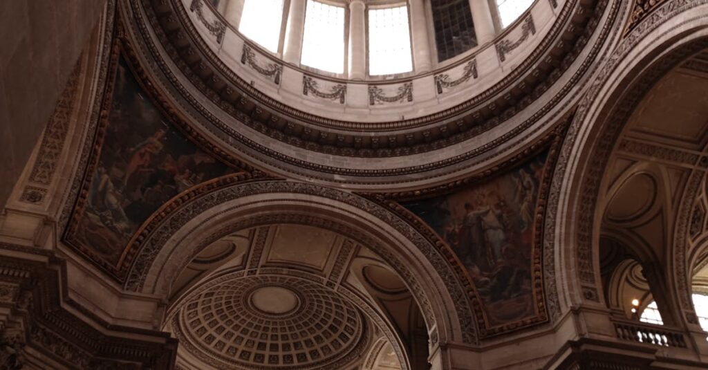 Illustration de Décès d'Olivier Marleix : le Parlement en deuil, hommages unanimes French-Parliament-building-1-1