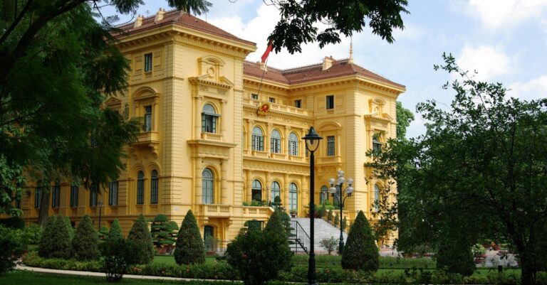 Illustration de France : 40 milliards d'économies, l'austérité en vue French-government-building-1