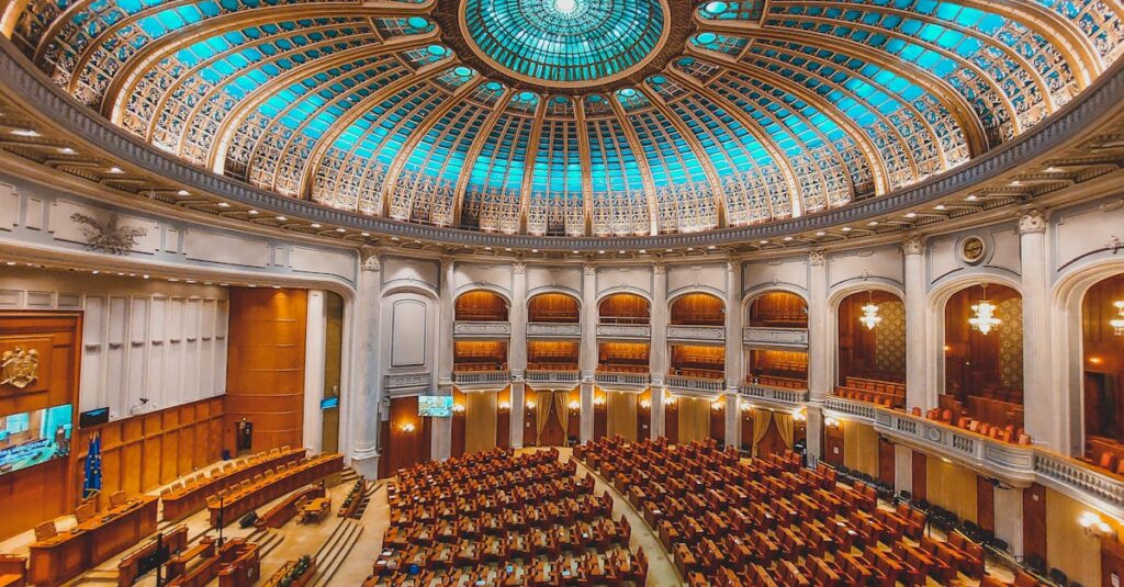 Illustration de Représentation nationale : Faut-il repenser le nombre de députés ? French-parliament-representation