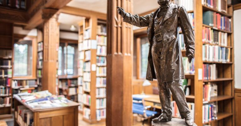 Illustration de Budget 2026 : Le plan de François Bayrou pour redresser la France French-prime-minister-announcement