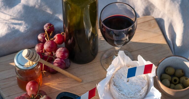 Illustration de Investir dans un vignoble français et recevoir du vin en retour French-vineyard-investment