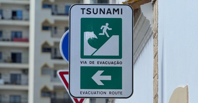 Illustration de Séisme au Kamtchatka: le Pacifique en alerte tsunami Kamtchatka-tsunami-alert