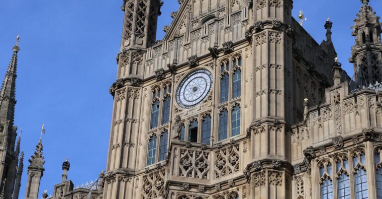 Illustration de Macron au Parlement britannique : un appel à renforcer l'alliance Macron-UK-Parliament