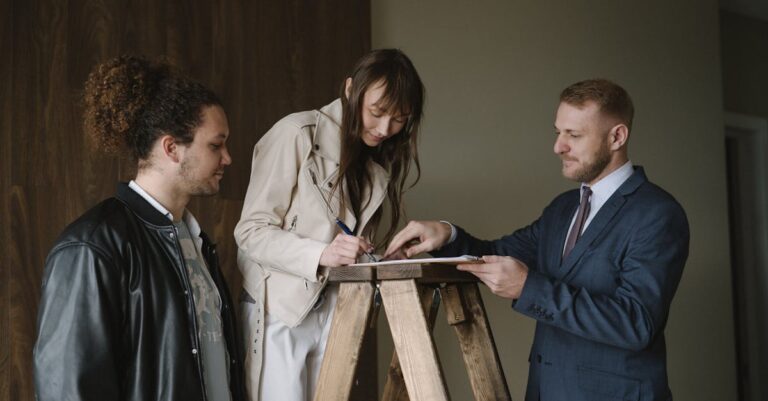 Illustration de Nouvelle-Calédonie : L'accord de Bougival face aux critiques New-Caledonia-agreement-signing