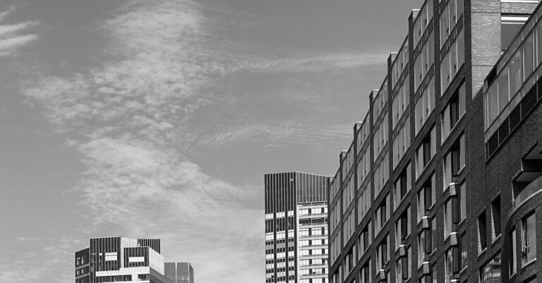 Illustration de Nouvelle-Calédonie : L'accord de Bougival en discussion Noumea-Kanak-flags