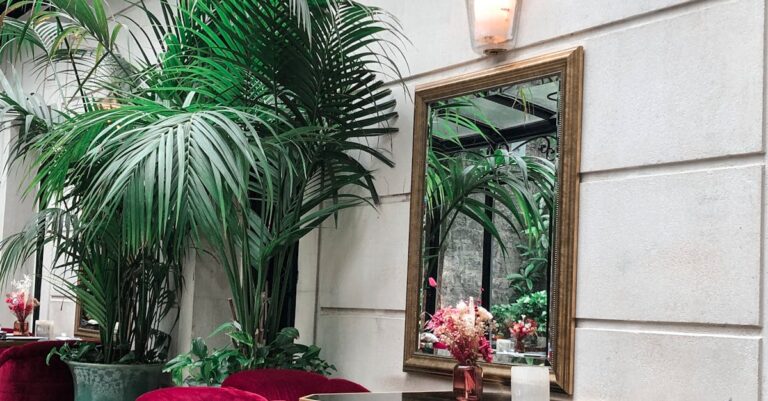 Illustration de Bourse de Paris: Solides Résultats d'Entreprises et Attente de la Fed Paris-Bourse-trading-floor