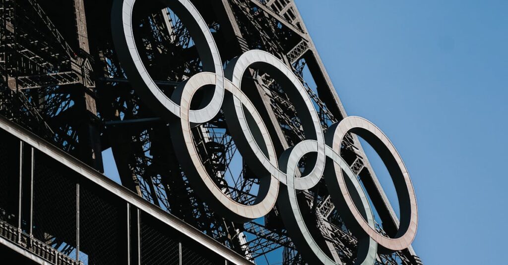 Illustration de JO Paris 2024 : Un an après, quel héritage pour la France ? Paris-Olympic-Games-Eiffel-Tower