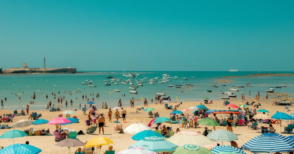 Illustration de L'Espagne détrône la Côte d'Azur pour les vacances d'été 2025 Spain-beach-vacation