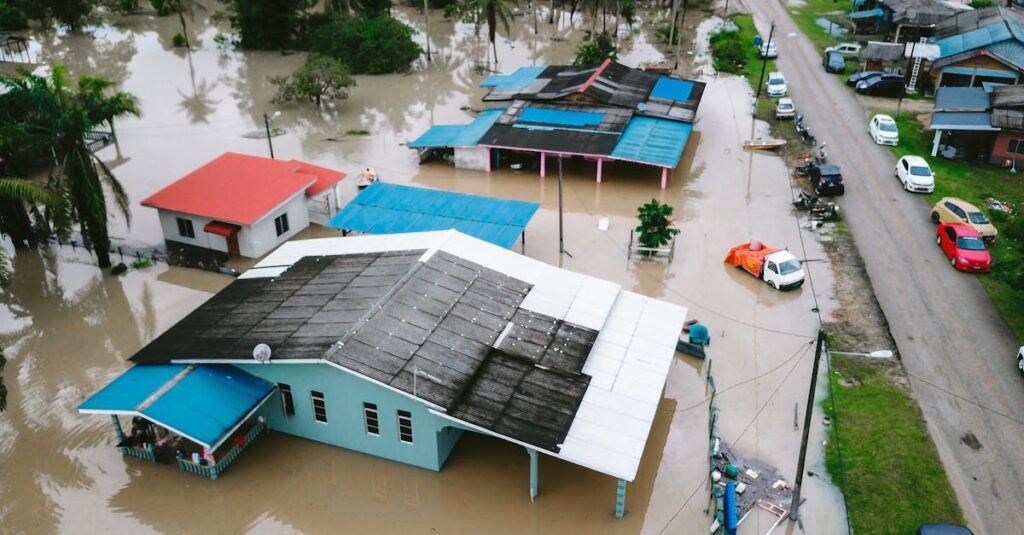 Illustration de Inondations Dévastatrices au Texas : Le Bilan S'Alourdit Texas-floods-devastation