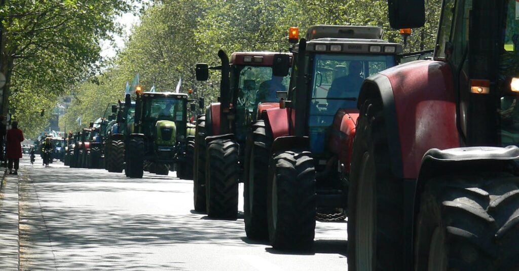 Illustration de Loi Duplomb : une pétition citoyenne record agriculture-protest