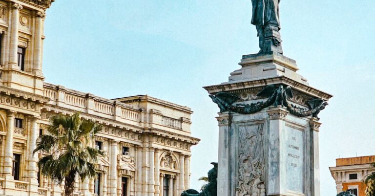 Illustration de Bœuf Wellington empoisonné : Erin Patterson coupable de meurtres australian-court-building