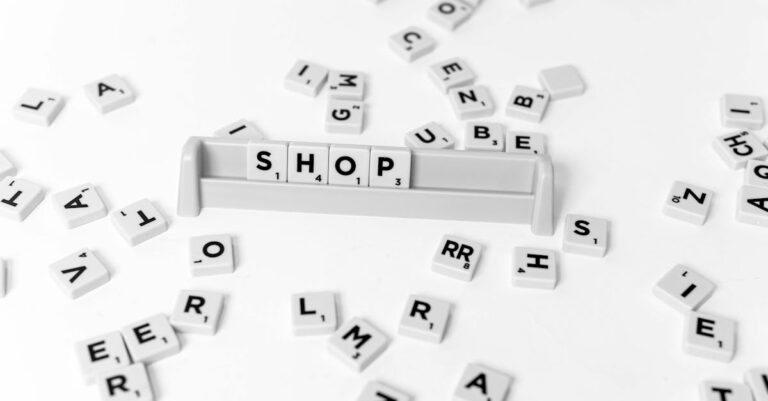 Illustration de Jeux de société : le marché en boom face à la surproduction board-game-shop