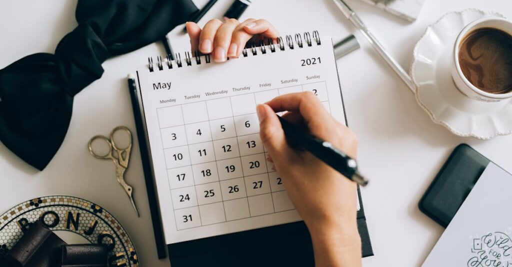 Illustration de Suppression de jours fériés : le plan de Bayrou pour l'économie calendar-with-crossed-out-days