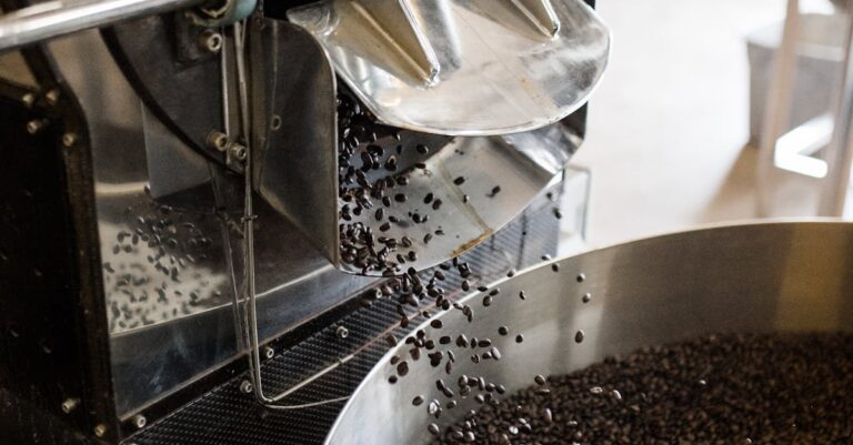 Illustration de Nestlé : Le café, moteur de rentabilité inattendu en 2025 ? coffee-beans-factory