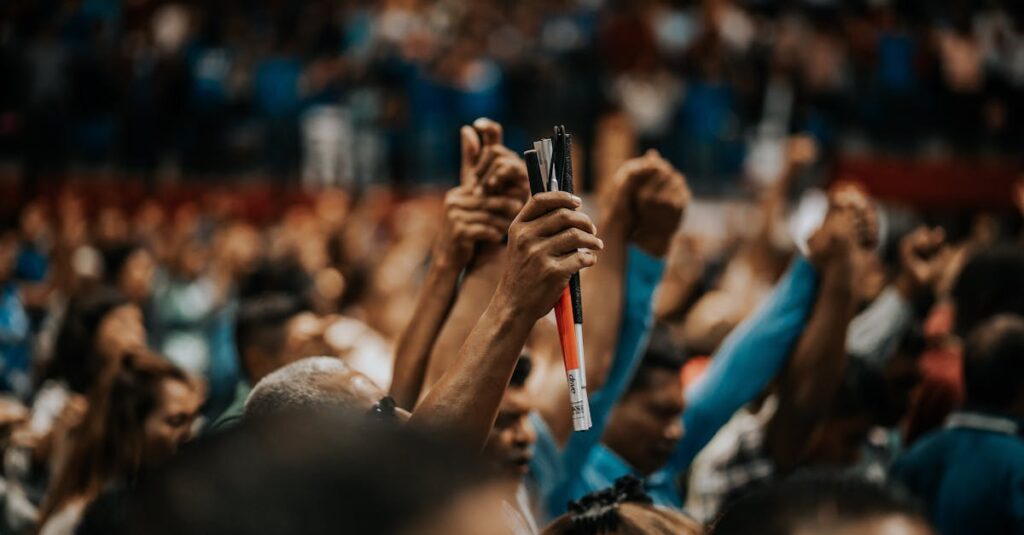 Illustration de AXS : Le géant de la billetterie débarque en France concert-arena-crowd