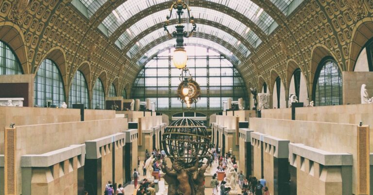 Illustration de La France face à un solde naturel négatif inédit depuis 1944 demographics-France-population