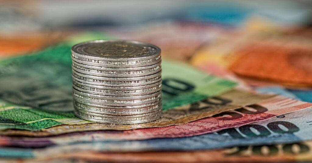 Illustration de Le dollar US s'envole après l'accord commercial US-UE dollar-euro-currency