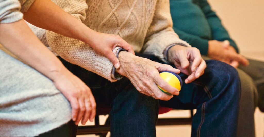 Illustration de Préparer sa retraite : choisir et financer son hébergement elderly-care-home