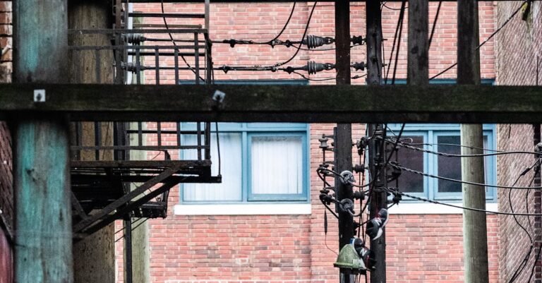 Illustration de La filière électrique presse le gouvernement pour la PPE electrical-power-plant