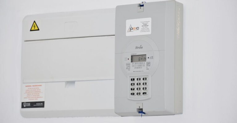 Illustration de Factures d'énergie : la TVA des abonnements augmente au 1er août electricity-meter-bill