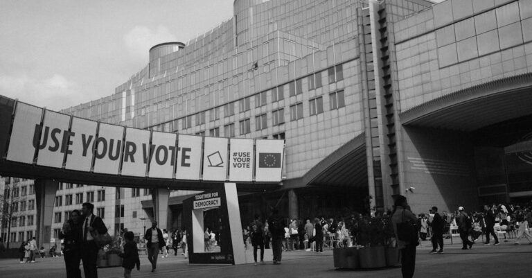 Illustration de Le déclin historique de la droite de gouvernement en France european-parliament-building-1