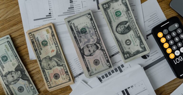 Illustration de PEA et assurance-vie : l'impact des frais sur le rendement financial-savings-report