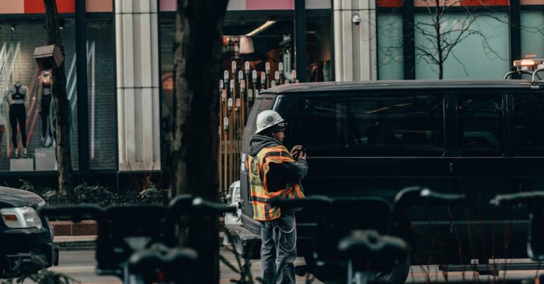 Illustration de Gendarmes VTT : Nouvelle patrouille sur Compostelle gendarmes-bicycle-patrol