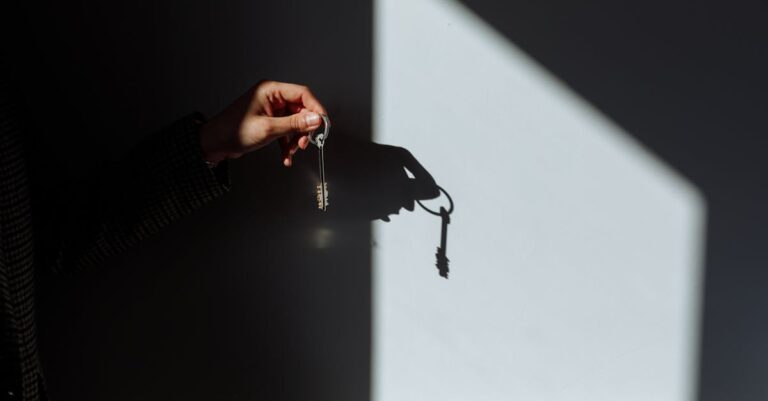 Illustration de Revenus locatifs 2024 : optimisez votre fiscalité immobilière housing-rental-taxation