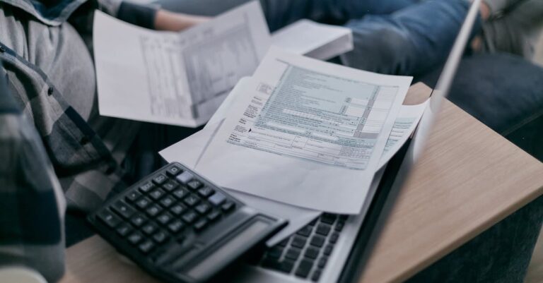 Illustration de Prélèvement à la source : individualisation automatique, que faire ? income-tax-couple