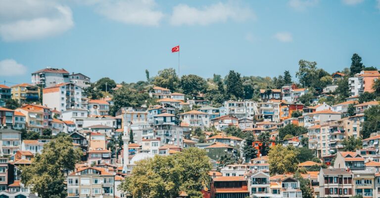 Illustration de Nucléaire iranien : les négociations reprennent à Istanbul iranian-flag-istanbul