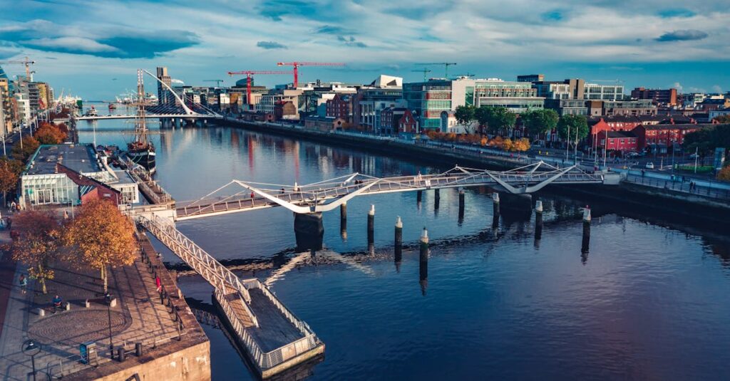 Illustration de Droits de douane US: l'Irlande en première ligne ireland-dublin-skyline