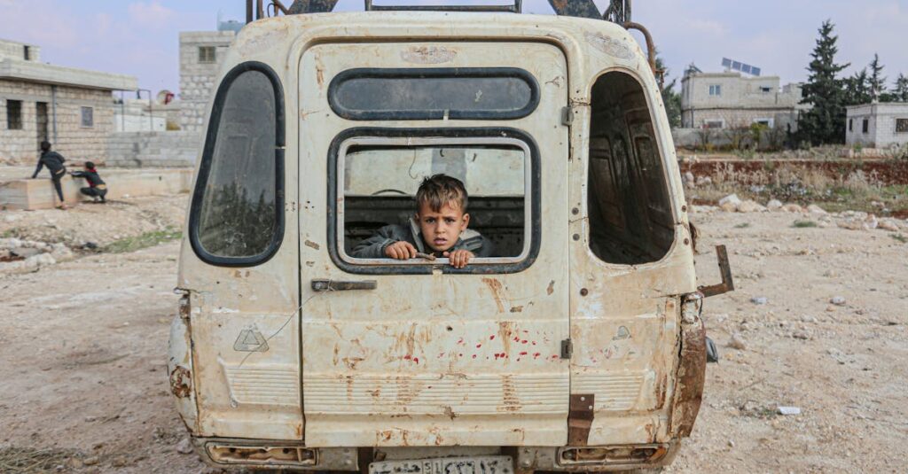 Illustration de Frappes israéliennes en Syrie : escalade et violences israel-syria-conflict