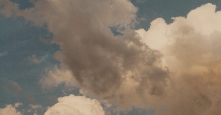 Illustration de Interdiction des lanternes volantes dans le Tarn : fin d'une ère lanternes-volantes-ciel