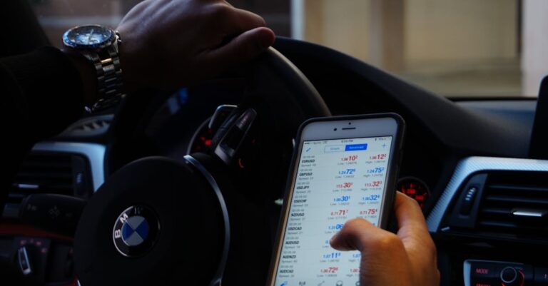 Illustration de Investir dans les voitures de luxe : une nouvelle approche rentable luxury-car-investment