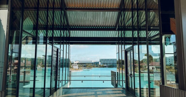 Illustration de Hôtel du Palais: Luxe et logistique RH sur la côte Basque luxury-hotel-recruitment