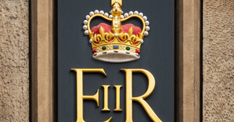 Illustration de Macron et Charles III renforcent l'amitié franco-britannique macron-charles-royal