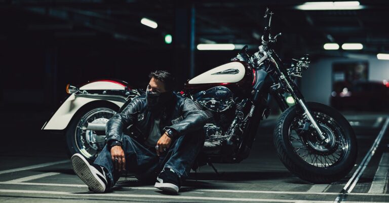 Illustration de La loi Badinter étendue aux garages privés et aux dommages matériels motorcycle-garage-fire