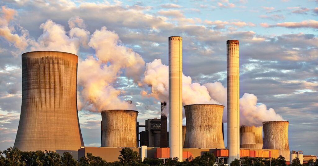 Illustration de Nucléaire et Renouvelables : Le Sénat valide la relance énergétique nuclear-power-plant