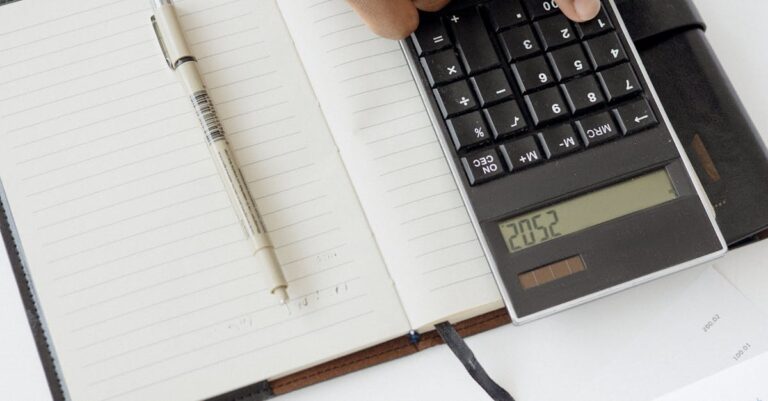 Illustration de Retraite : Refaites vos calculs après la réforme ! pension-calculation-sheet