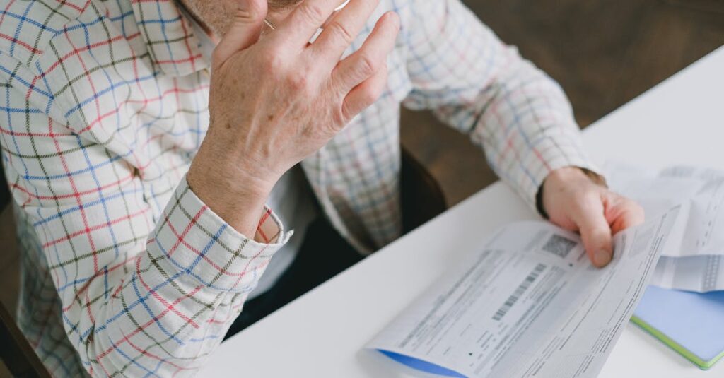 Illustration de Retraites : les pistes du gouvernement pour 2026 pensioner-budget-concerns