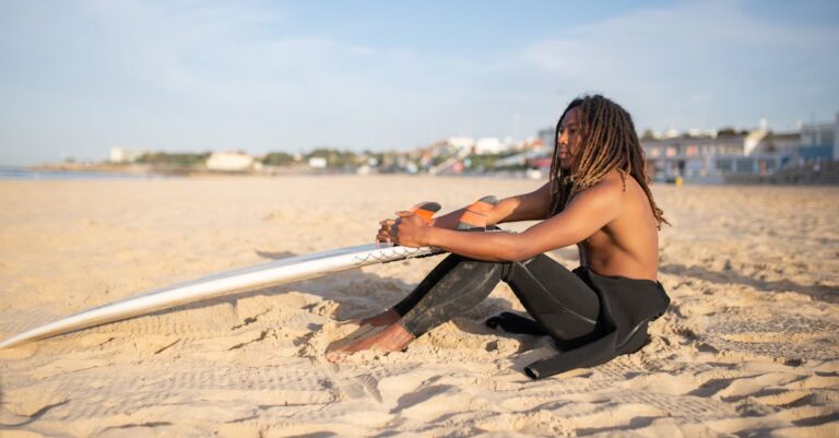 Illustration de Portugal : fin des avantages fiscaux pour les retraités étrangers portugal-coastal-village