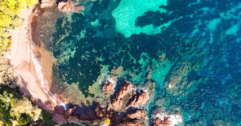 Illustration de Îles privées : le rêve insulaire des millionnaires en France private-island-France