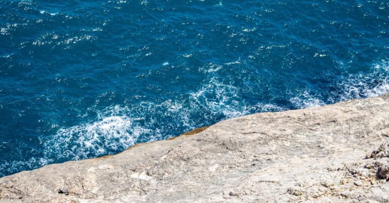 Illustration de Retraite à l'étranger : anticipez votre expatriation ! retirees-beach-turquoise