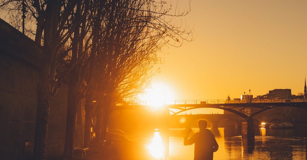 Illustration de Télétravail et sport : la pause running qui bouscule les codes runner-paris-seine