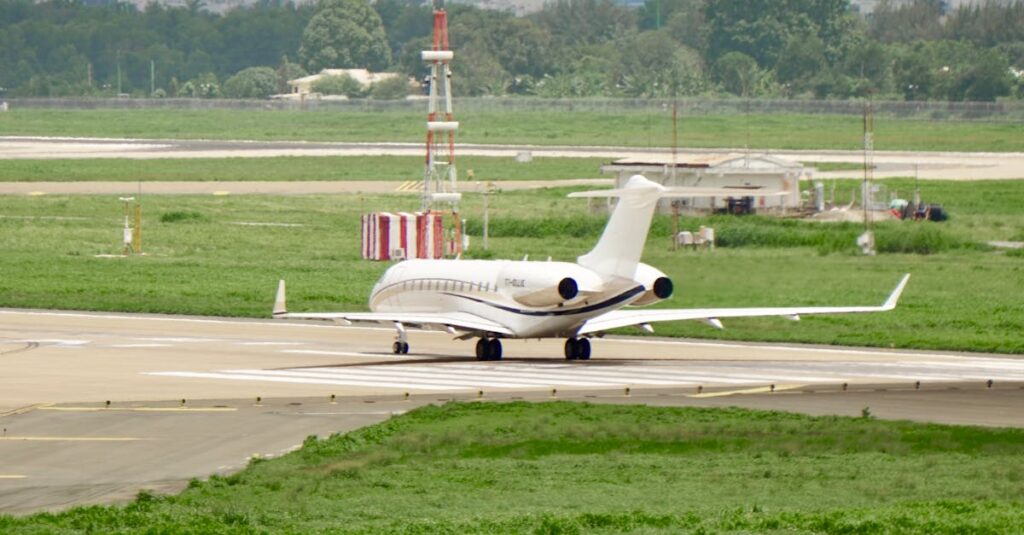 Illustration de Carburants d'aviation durables : la clé de la décarbonation aérienne sustainable-aviation-fuel